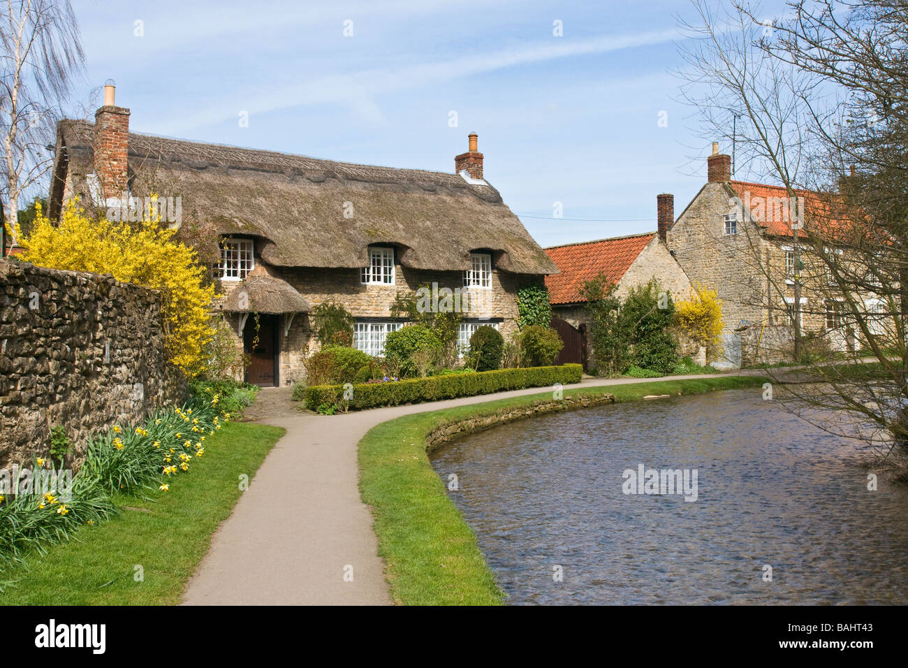 Reetdachhaus am Thornton-le-Dale in North Yorkshire, Großbritannien Stockfoto