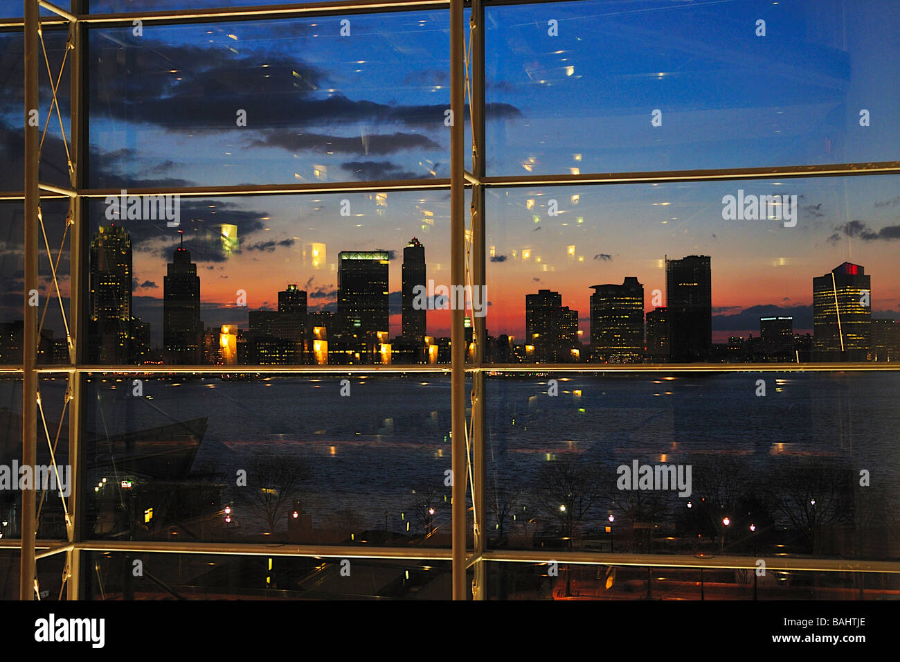 Blick auf Jersey City Skyline von Manhattan das Embassy Suites hotel Stockfoto