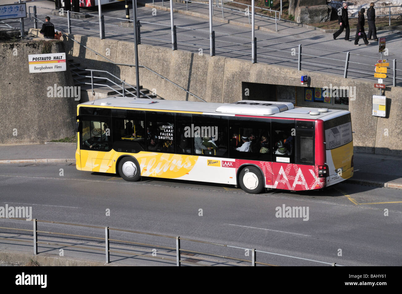 Flims in der Nähe von Laax zeigt den kostenlosen Shuttle-Bus überquert das Tal der Schweiz Stockfoto