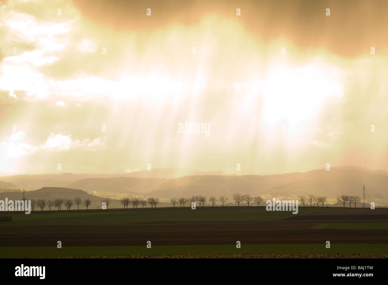 Wellen von Licht beleuchtet eine französische Landschaft Stockfoto