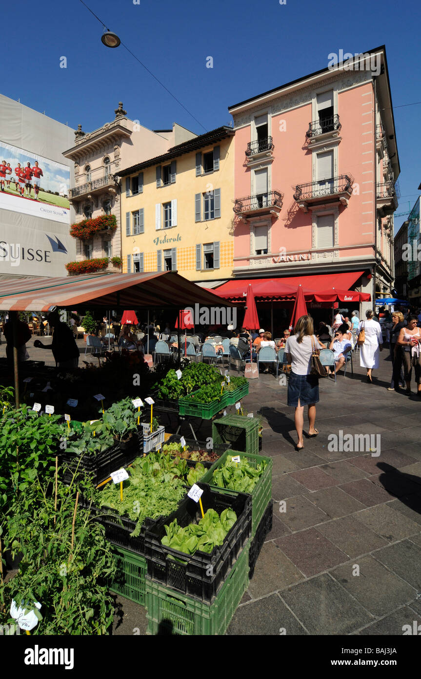 Ein traditioneller Markt im Zentrum von Lugano, Kanton Tessin, Schweiz Stockfoto