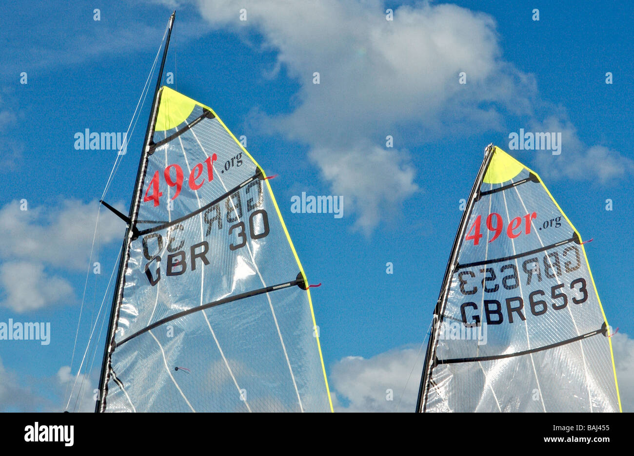 Internationalen Olympischen 49er Klasse Segeln Skiffs in Weymouth und Portland Sailing Academy Dorset England UK Stockfoto