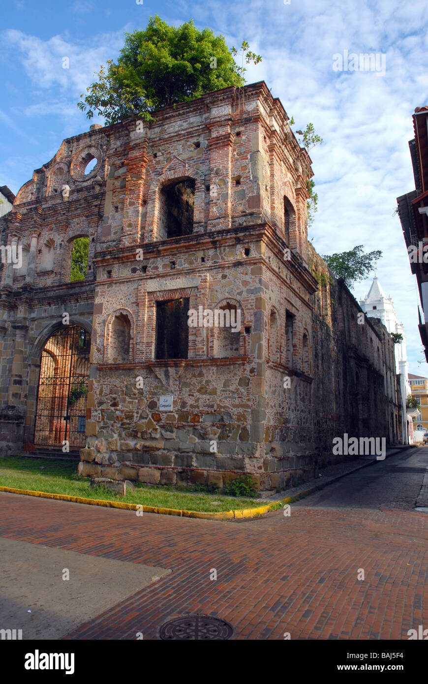 Weitwinkel-Bild einer kolonialen Kathedrale im alten Panama Senora De La Asuncion Stockfoto