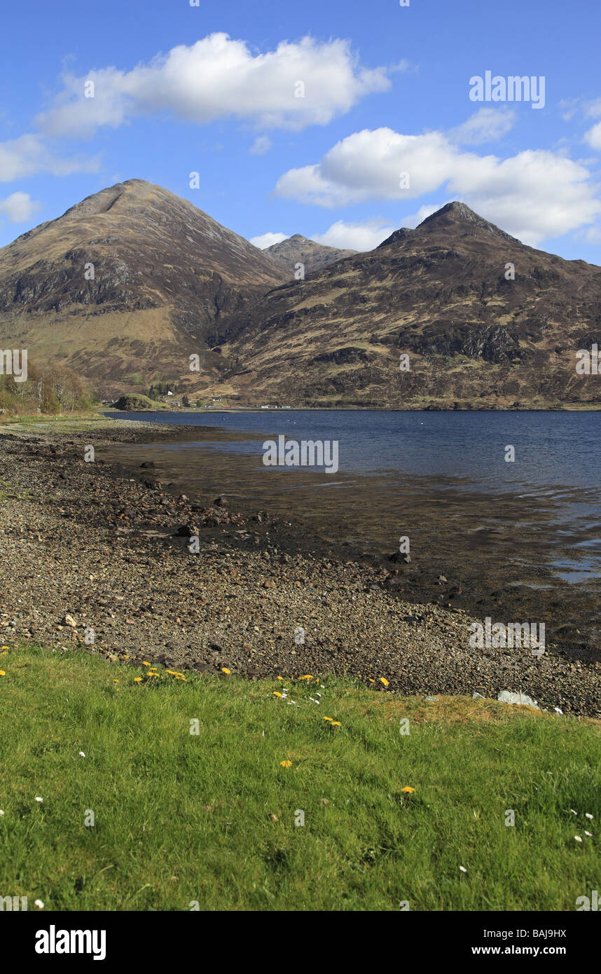 Blick auf die fünf Schwestern Berge aus Nr Morvich Lochalsh Stockfoto