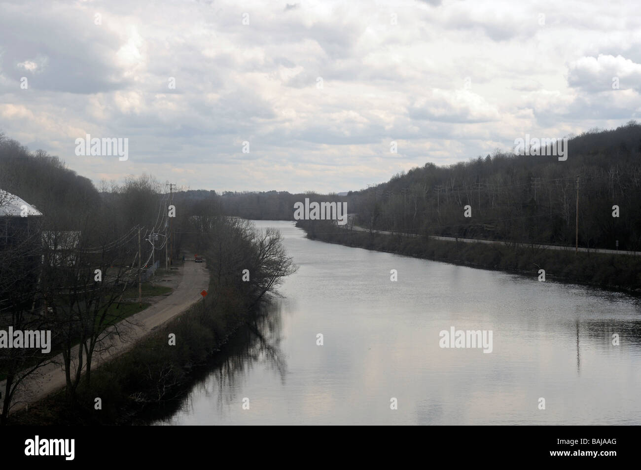 Erie-Kanal und Schleuse im historischen Mohawk River Valley im oberen Staat New York. Stockfoto