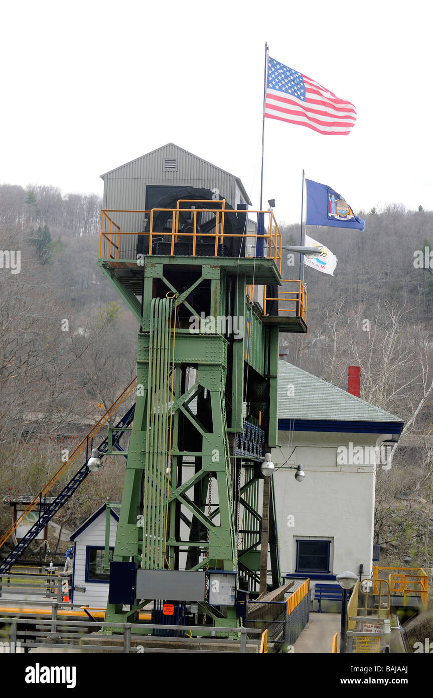 Erie-Kanal und Schleuse im historischen Mohawk River Valley im oberen Staat New York. Stockfoto