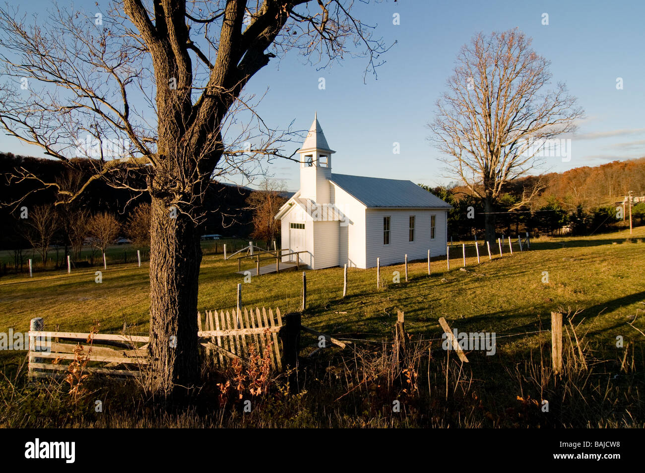 Kleine weiße Kapelle in Landschaft rund um Allegheny Mountains West Virginia Vereinigte Staaten von Amerika Stockfoto