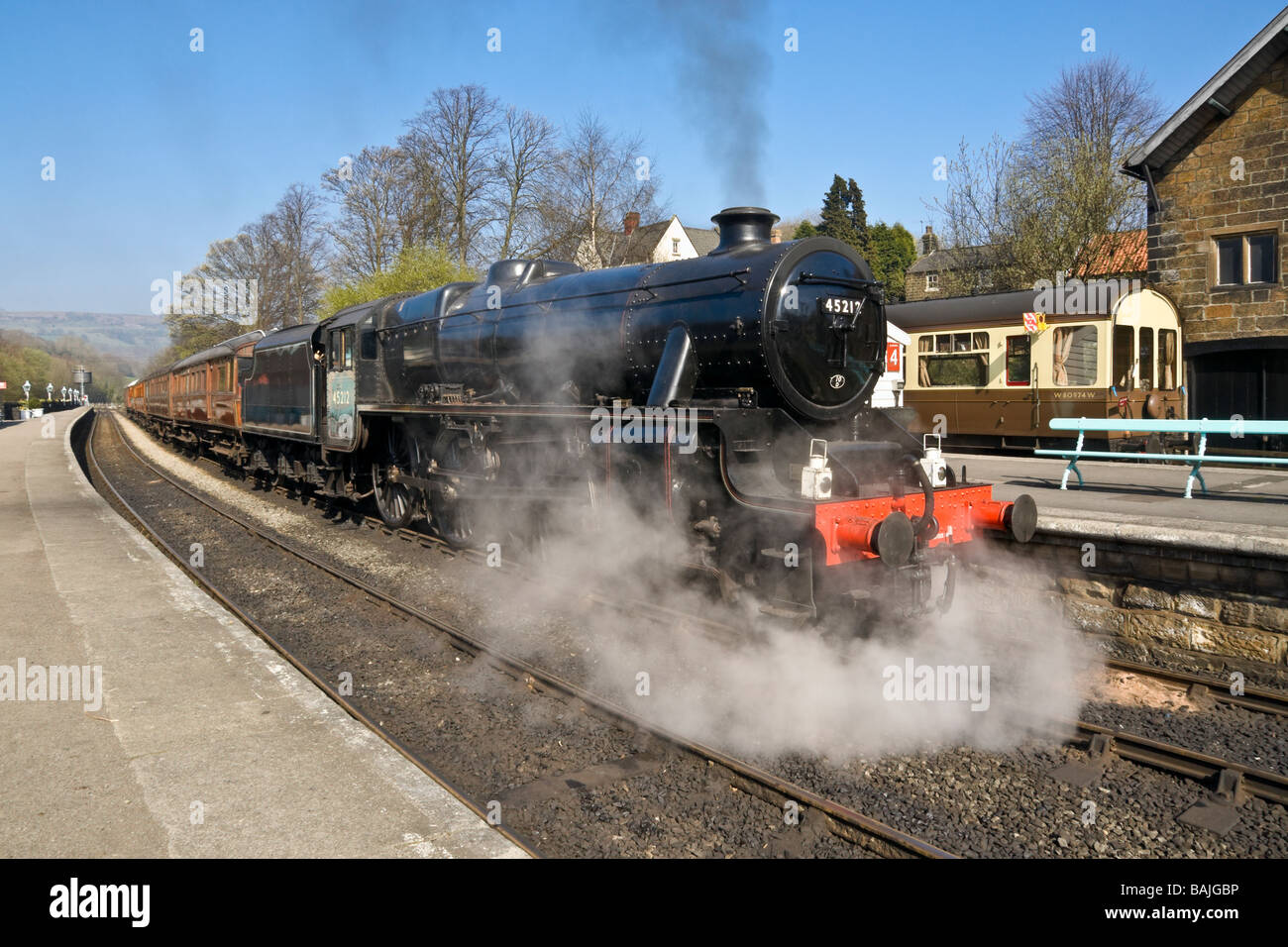 'Black 5' No.45212 Dampf Motor am Bahnhof Grosmont, North Yorkshire Moors Railway Stockfoto