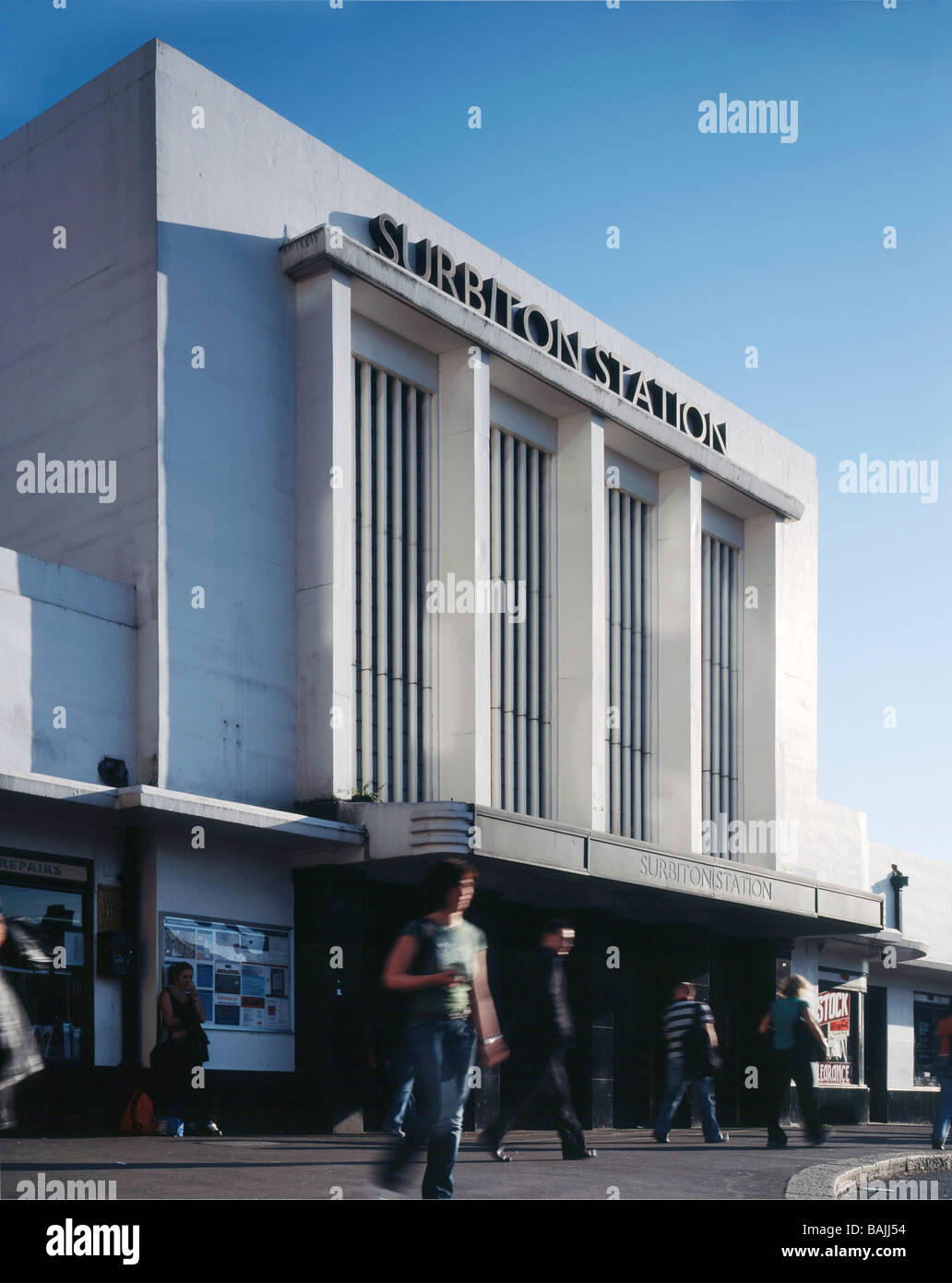 Surbiton Bahnhof, Surbiton, Großbritannien, J Rob Scott, Surbiton Railway Station. Stockfoto