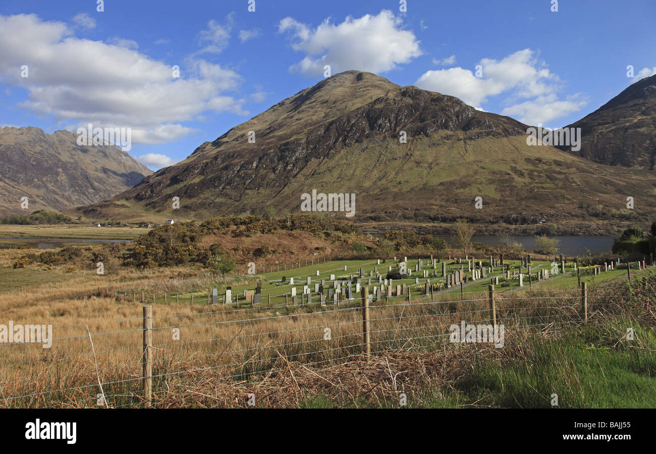 Herrlicher Rastplatz, Beerdigung Boden von den "fünf Schwestern Bergen" Stockfoto
