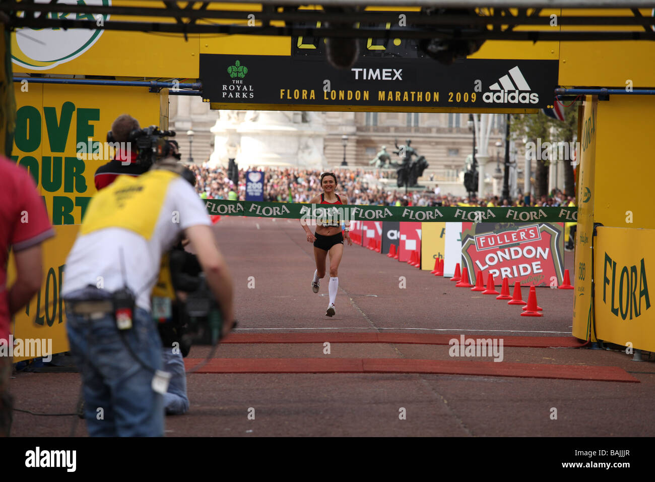LONDON, APRIL 26, Mikitenko, Irina (Ger), Sieger, Womens Elite Rennen, Flora London-Marathon 2009 Stockfoto