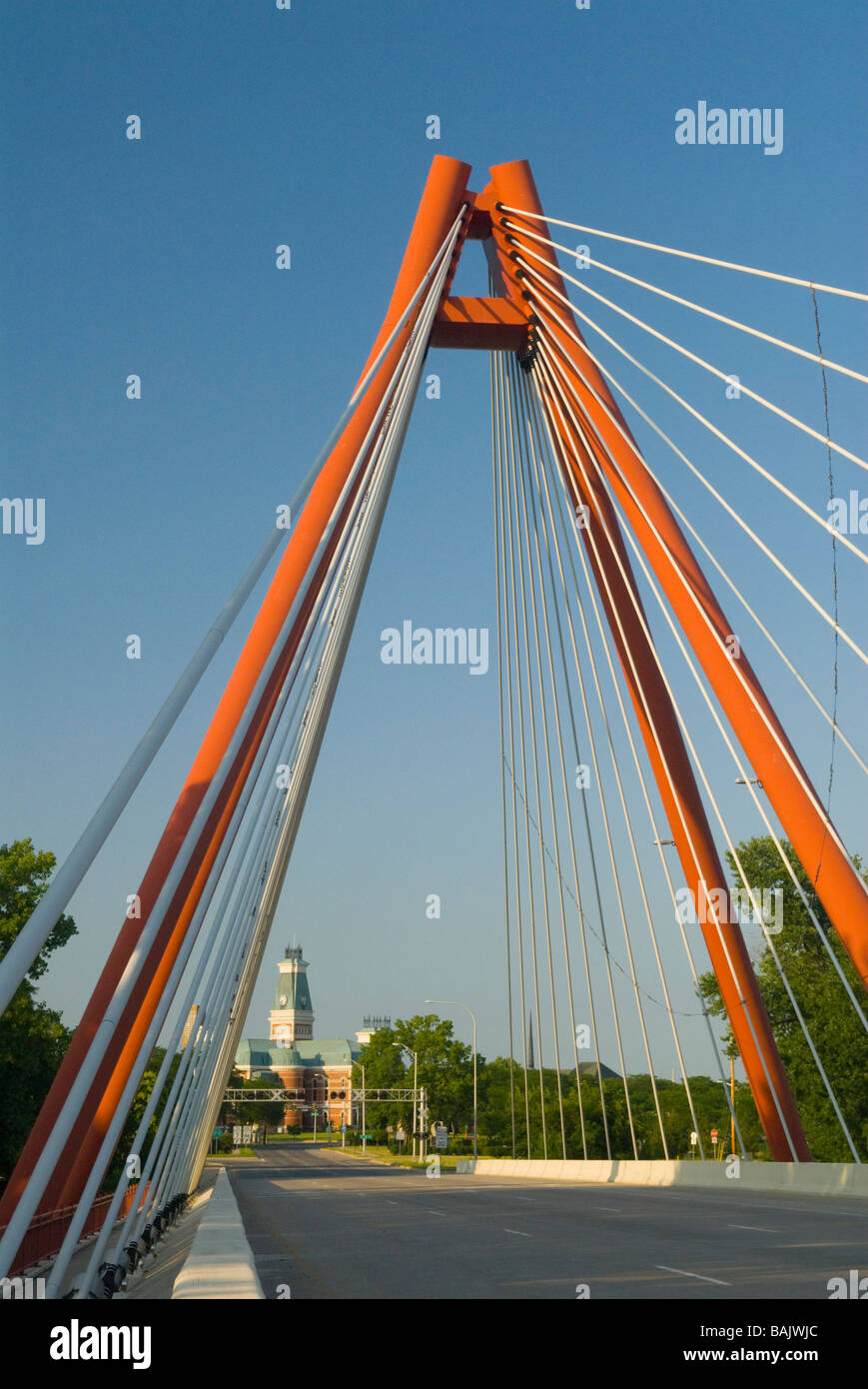 Columbus Indiana Architektur Second Street Bridge über den White River wurde 1999 errichtet. Stockfoto