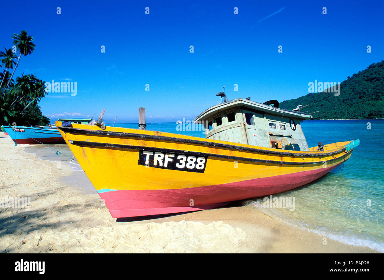 Malaysia, Terengganu Zustand, Perhentian Inseln, Fischerboot am Strand Stockfoto