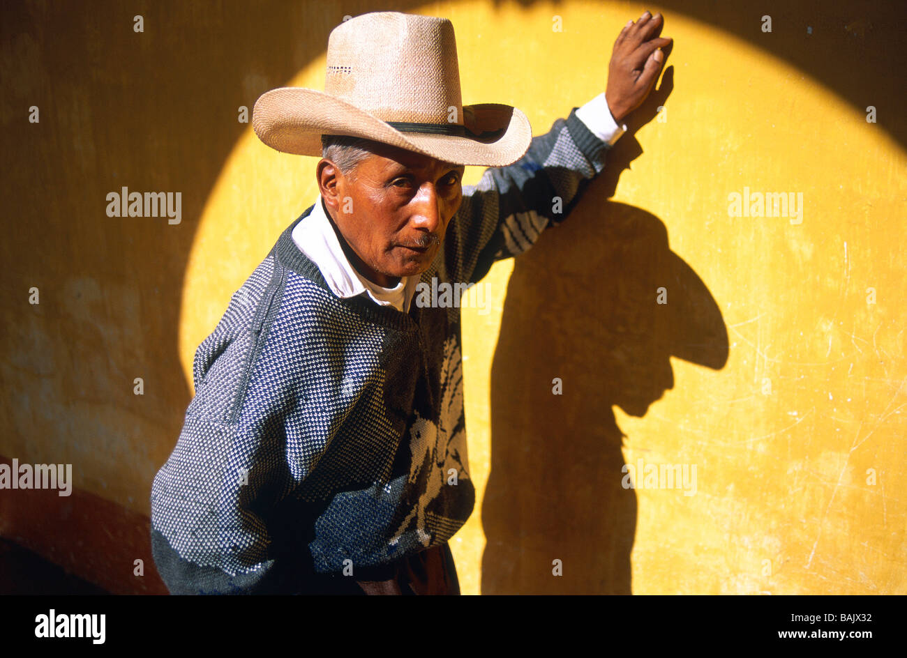 Guatemala, Totonicapán Abteilung, Momostenango, Sonntagsmarkt, Portrait eines älteren Mannes Stockfoto