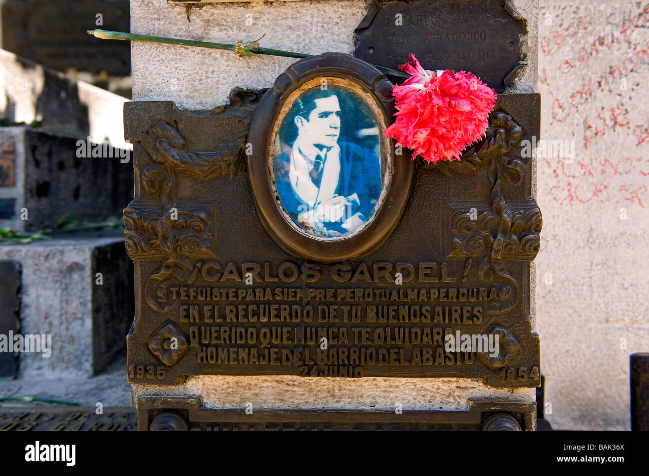 Argentinien, Buenos Aires, Chavarita Friedhof, Carlos Gardel Grab Stockfoto