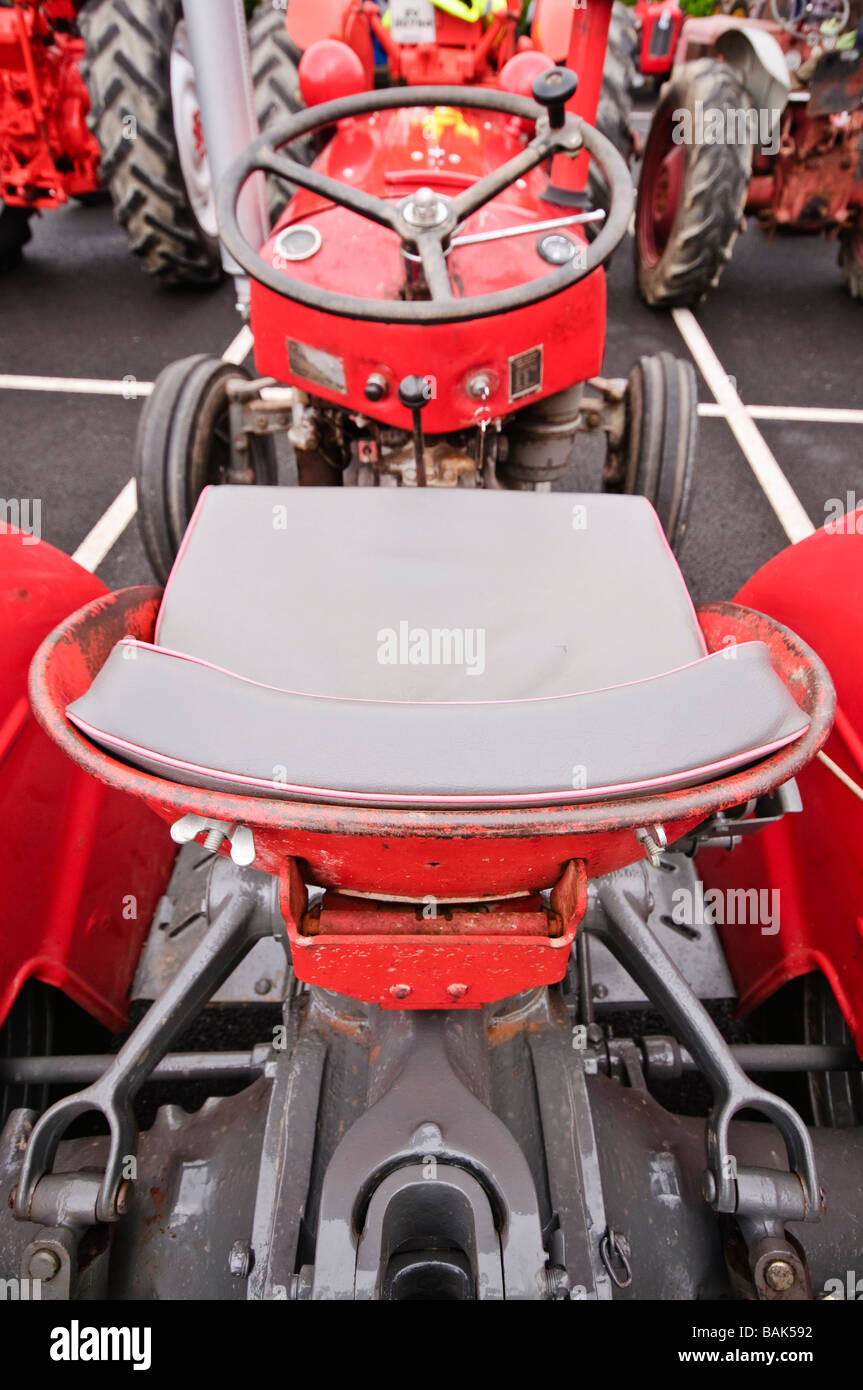 Massey Ferguson MF 35 FE35 Traktor 1955 (USA) 1956 (UK), wurde zu einem der beliebtesten Traktoren jemals veröffentlicht und ist heute noch im Einsatz Stockfoto