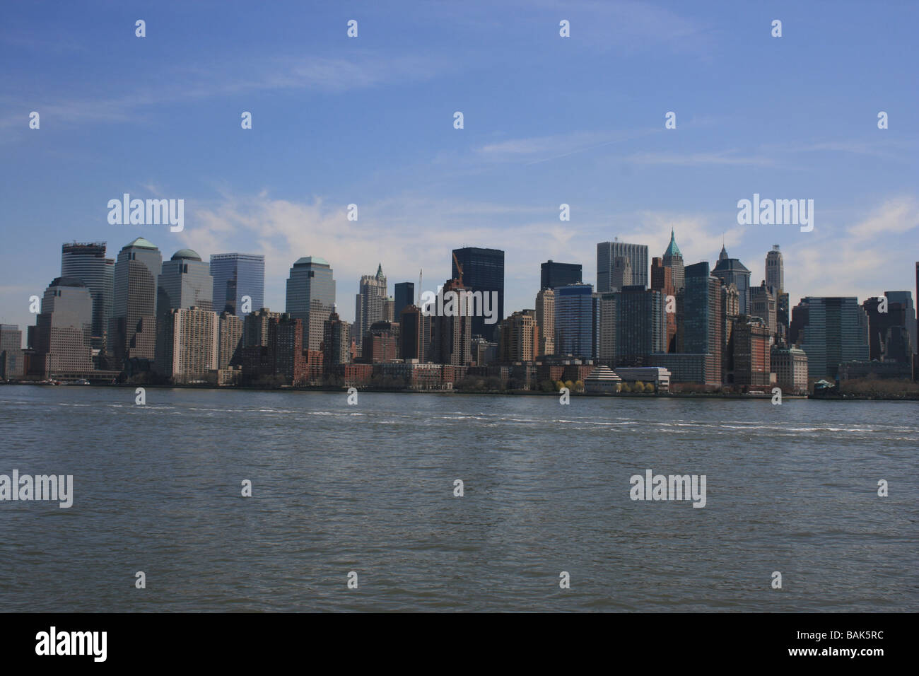 Lower Manhattan Skyline entlang des Hudson River. Stockfoto