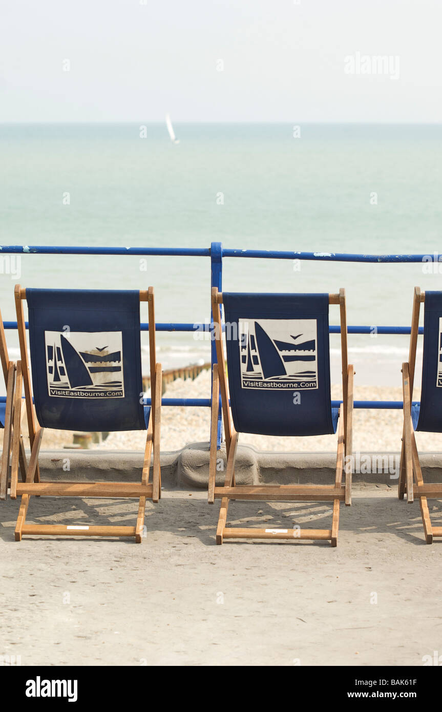 Liegestühle Eastbourne Stockfoto