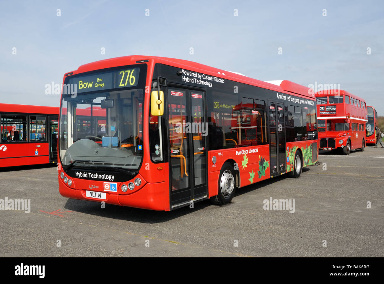 Dreiviertel Vorderansicht des VLT 14 ein Hybrid Optare Tempo Eindecker Bus bei der Cobham Bus Museum jährlich Frühjahr Bus Coach Stockfoto