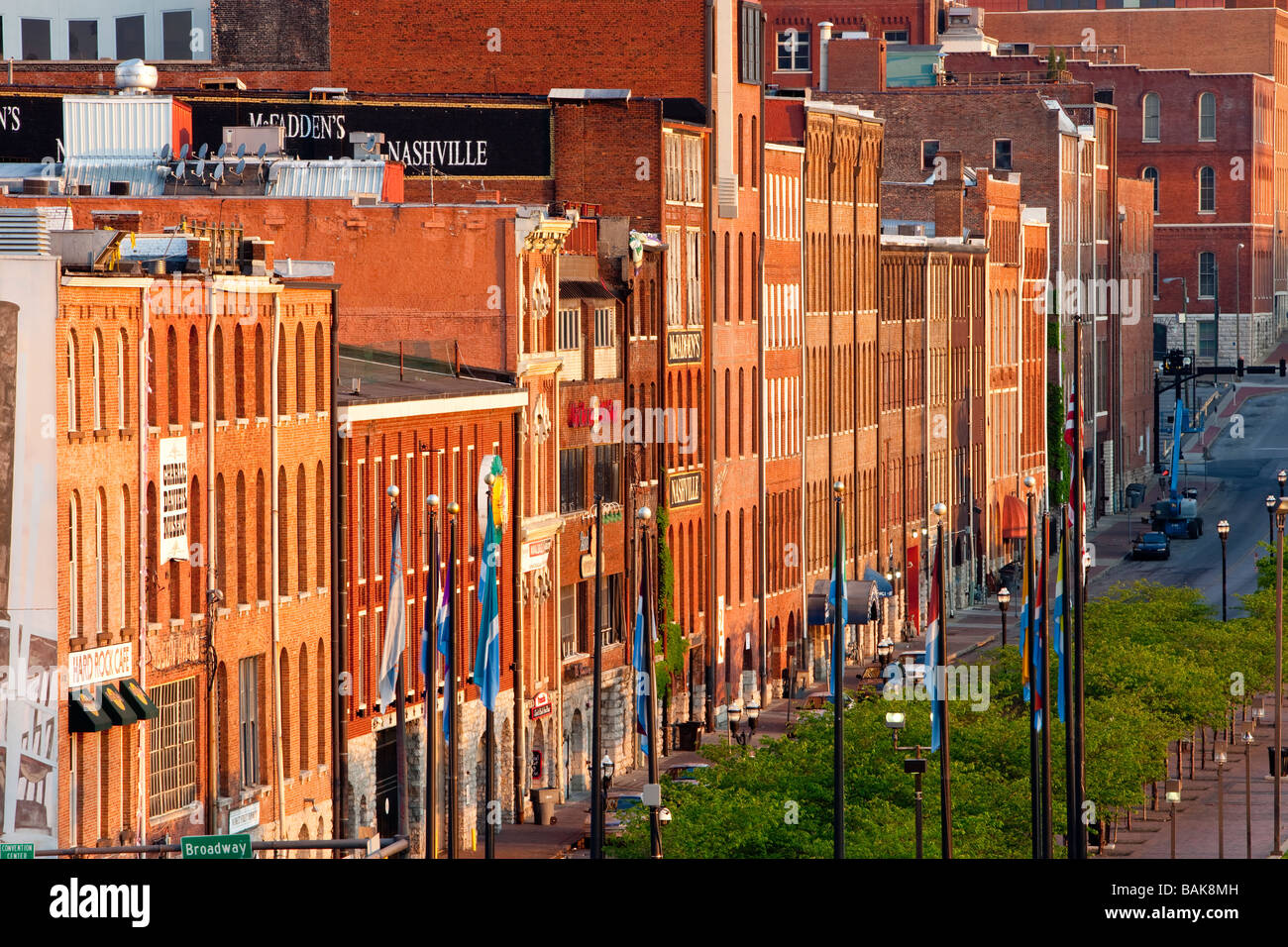 Blick auf die Gebäude entlang der 1st Avenue North in Nashville, Tennessee Stockfoto