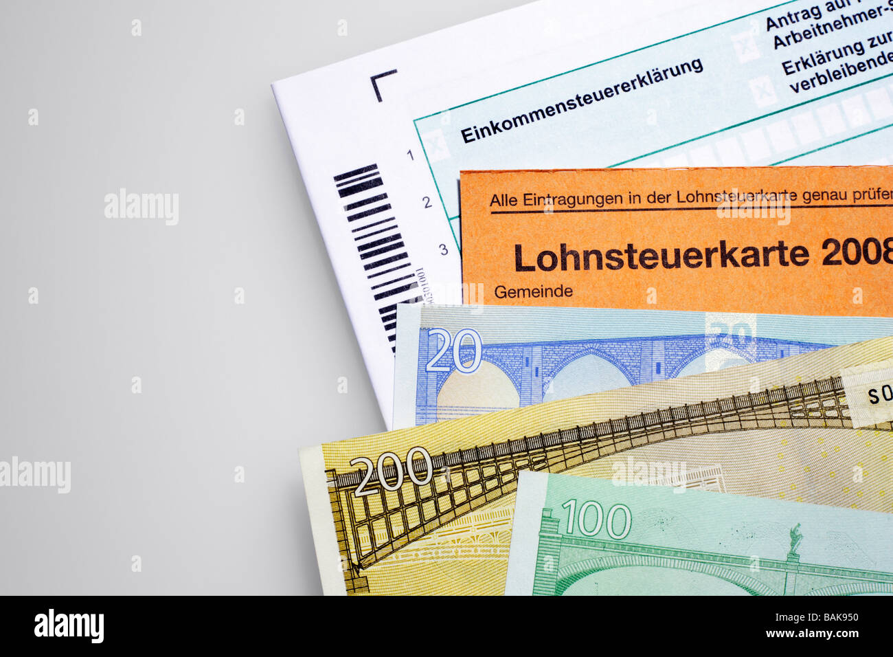 Einkommensteuerformular Lohnsteuerkarte Und Euroscheine Stockfoto