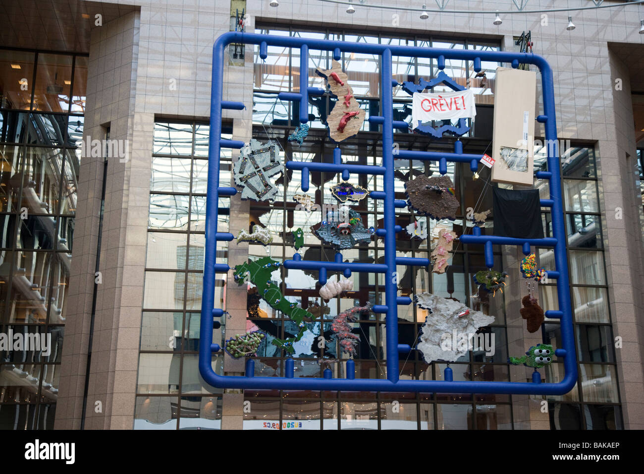 Innerhalb der Europäischen Kommission zeigt das Contraversial Kunstwerk von Tschechien Künstler David Cerny Stockfoto