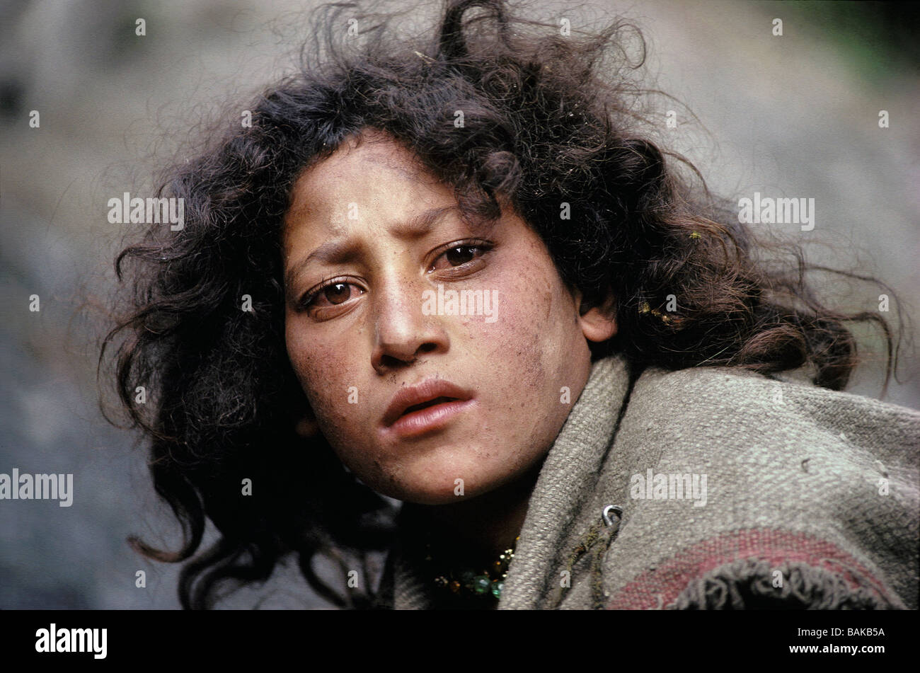 Indien, Himachal Pradesh State, Malana, Portrait eines Mädchens Malani Stockfoto