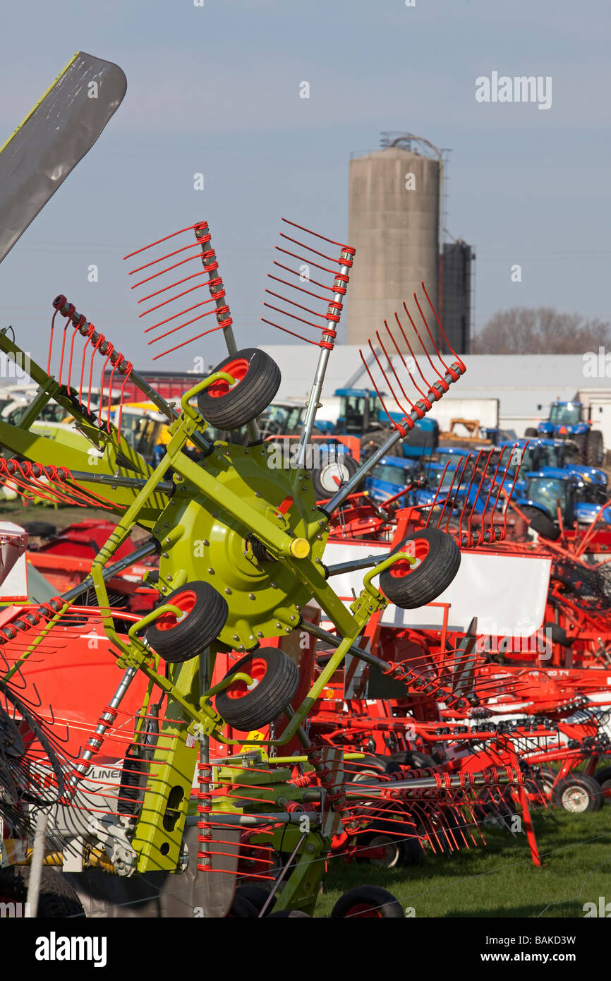 Burnips Michigan Landmaschinen zum Verkauf an einen Händler in ländlichen Michigan Stockfoto