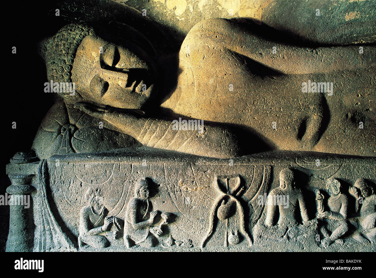 Indien, Bundesstaat Maharashtra, Ajanta Höhlen, Weltkulturerbe der UNESCO, Höhle n ° 26, Buddha in Parinivarna Haltung Stockfoto