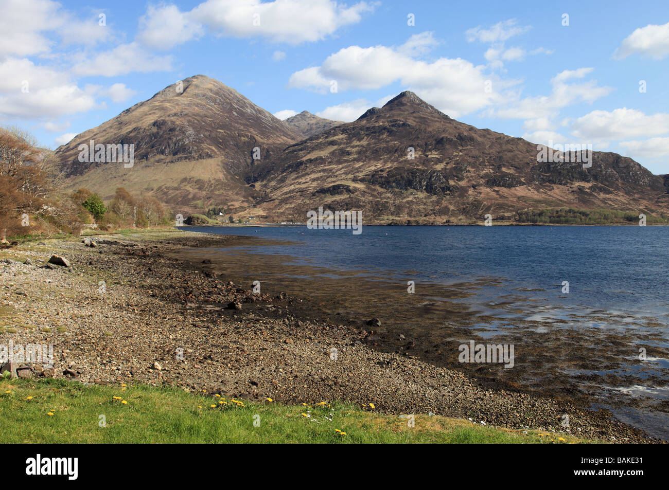Blick auf die fünf Schwestern Berge aus Nr Morvich Lochalsh Stockfoto
