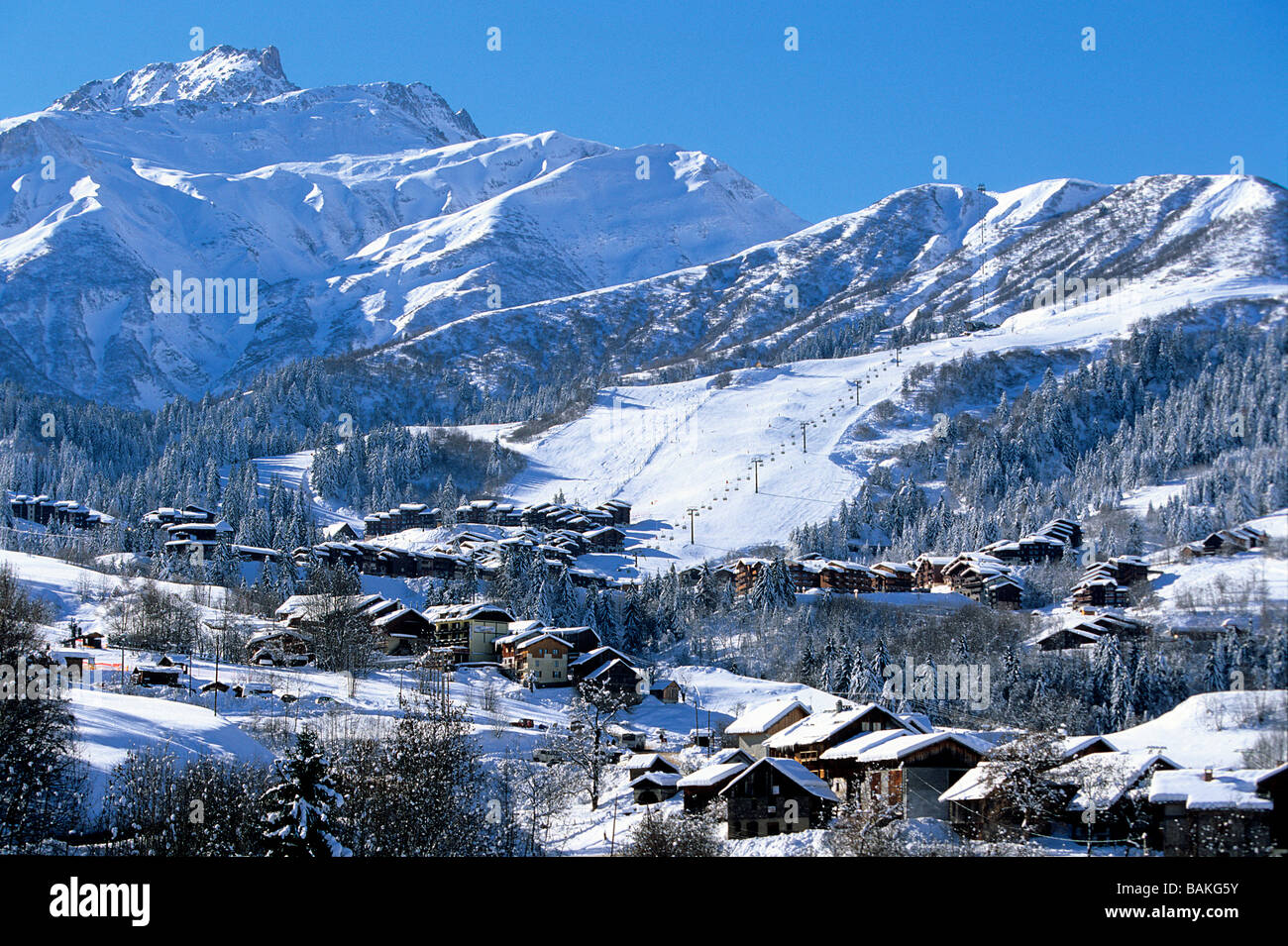 Frankreich, Savoyen, Valmorel dominiert das Cheval Noir Peak (2832m) Stockfoto