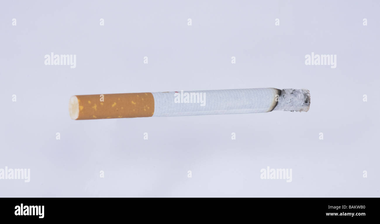 Lite Zigarette brennt Stockfoto