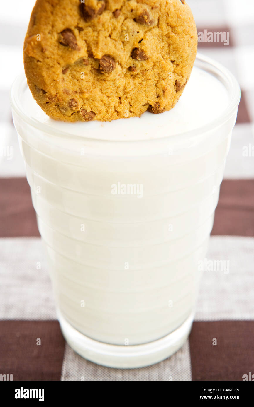 Ein Cookie und Milch Stockfoto