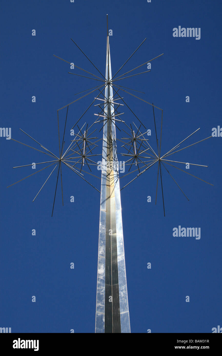 Die "Ad Astra" ("to the Stars") Skulptur von Richard Lippold am Eingang des National Air & Space Museum, Washington DC. Stockfoto