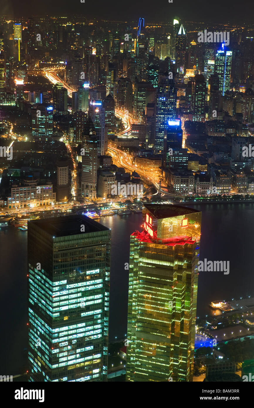 Shanghai und Huangpu River bei Nacht Stockfoto