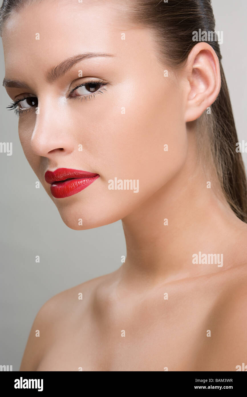 Schöne Frau mit rotem Lippenstift Stockfoto