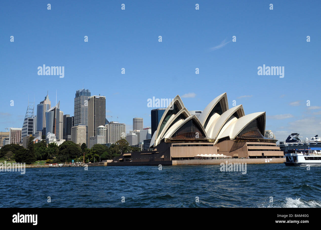 Sydney, Baujahr 2003, entworfen von Jorn Utzon, eines der markantesten Gebäude das Wort AustraliaView OfCity mit Opernhaus Stockfoto