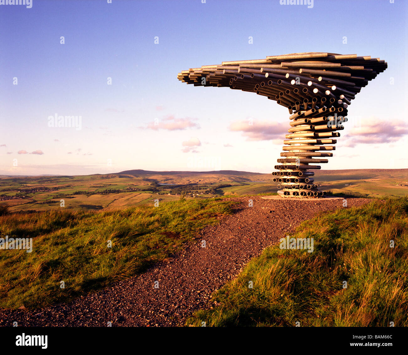 Singende Klingeln Baum, Crown Point, Vereinigtes Königreich, Tonkin Liu Ltd, besteht aus Gesang Klingeln Baum Burnley Panoptikum Stockfoto