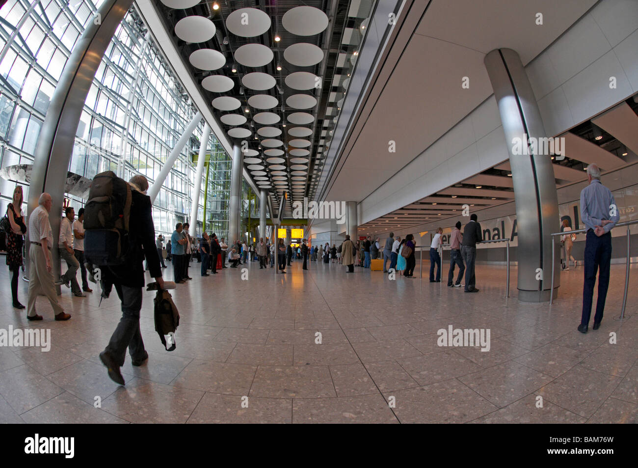 Flughafen London Heathrow Ankunft British Airways www.alamy.de