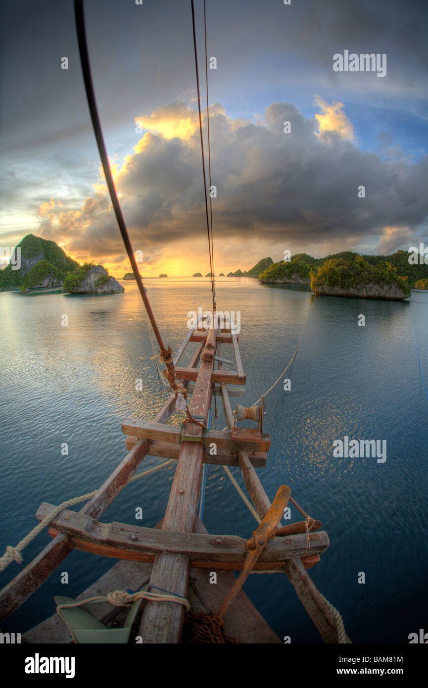 Sonnenuntergang in Raja Ampat Raja Ampat West Papua Indonesien Stockfoto