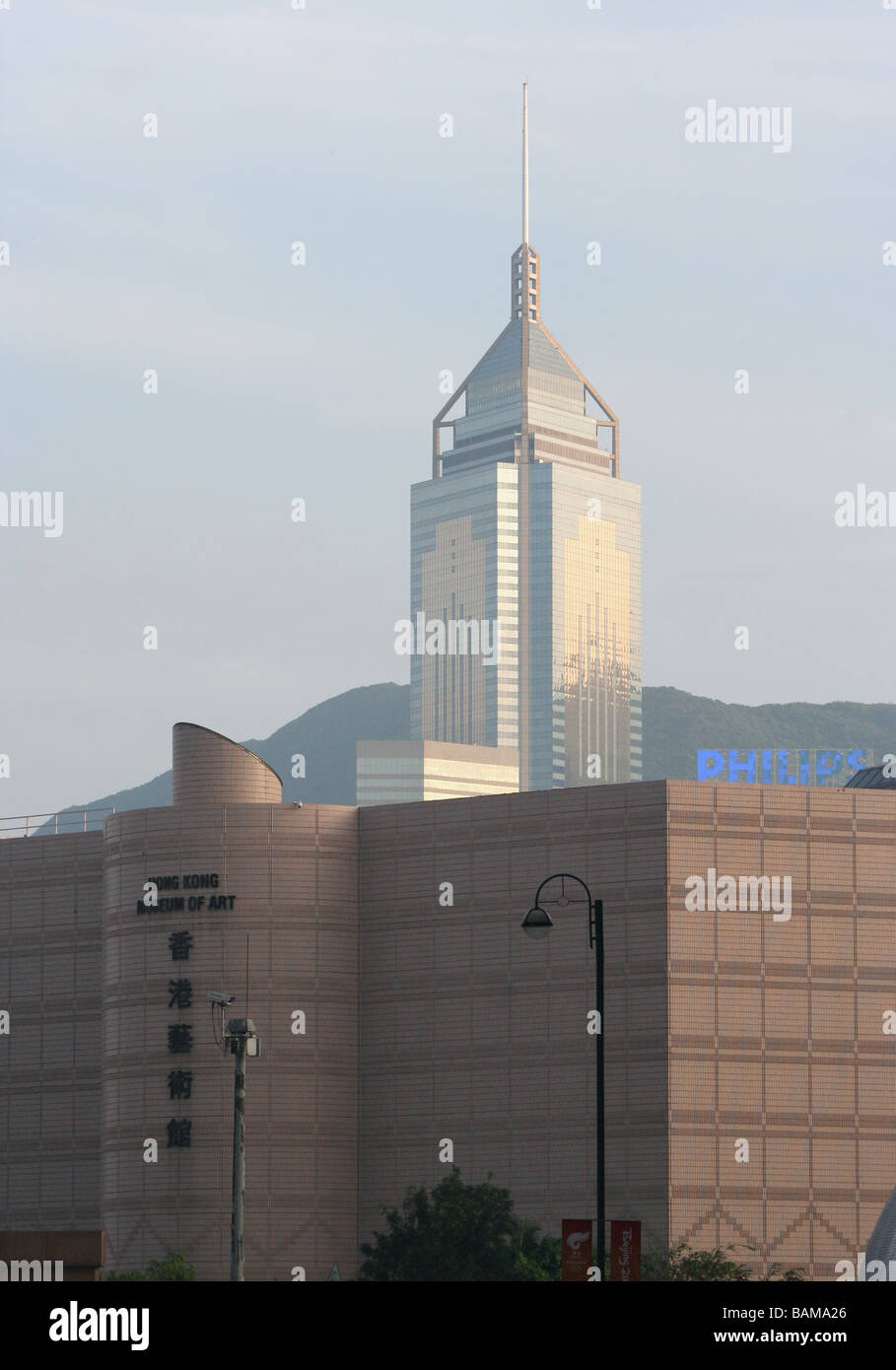 Central Plaza Wolkenkratzer und Hong Kong Museum of Art April 2008 Stockfoto