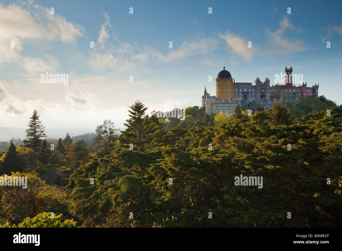 Pena´s Palast hoch Blick bei Sonnenuntergang, Sintra, Portugal Stockfoto