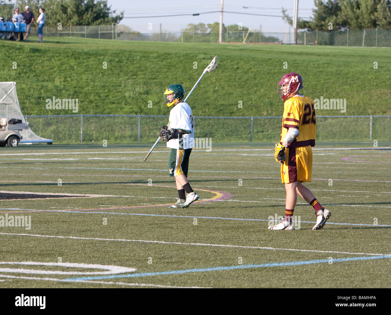 Ein Nachmittag Varsity Highschool Boys Lacrosse Spiel. Stockfoto