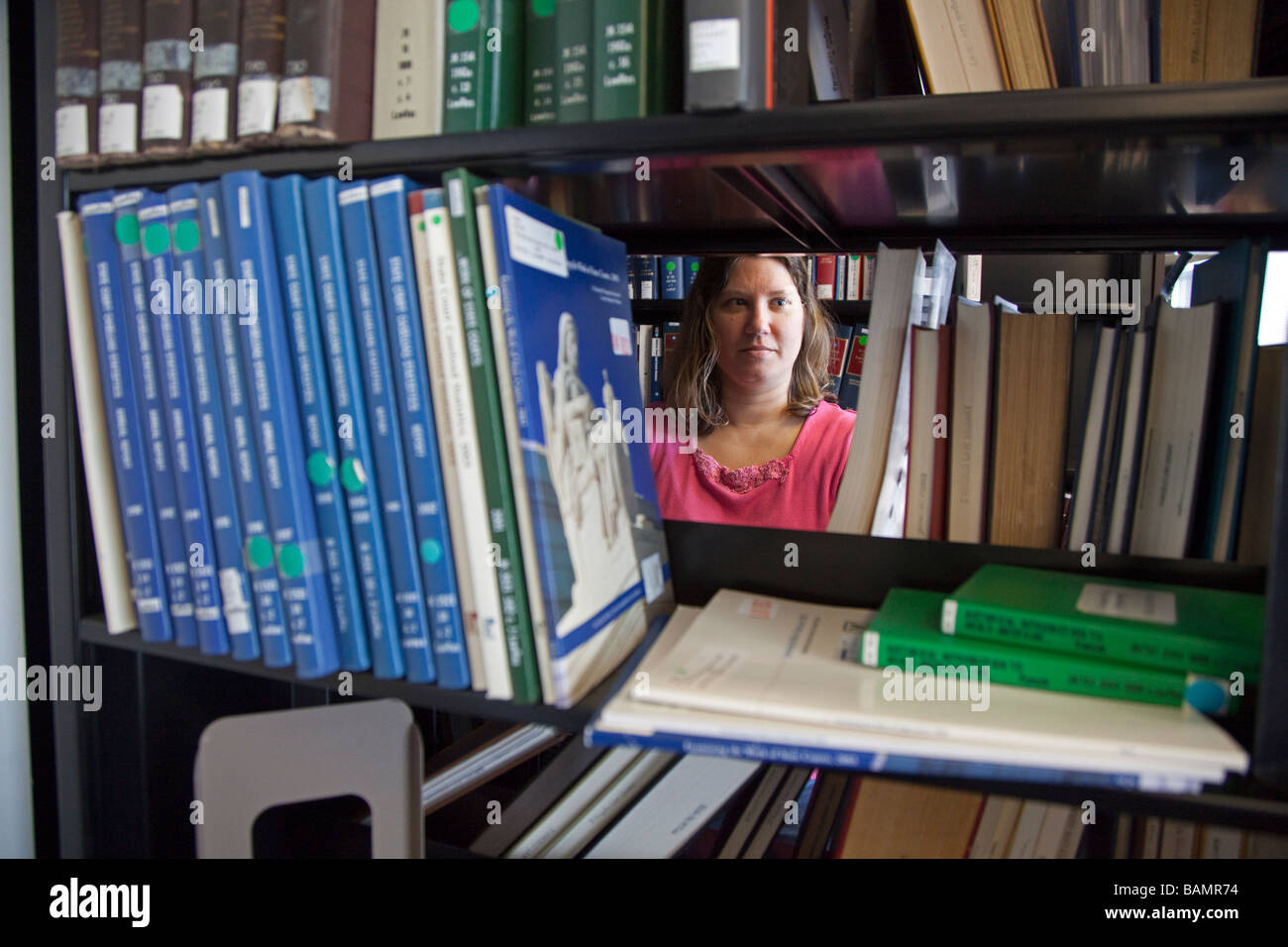 Arbeiter in der juristischen Bibliothek an Universität von Chicago Stockfoto