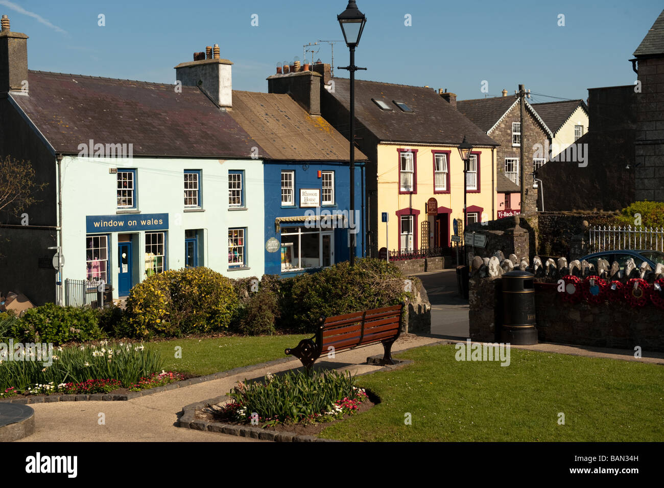 Kleine Geschäfte im Zentrum von St. David s die kleinste Stadt im Vereinigten Königreich Pembrokeshire Wales UK Stockfoto