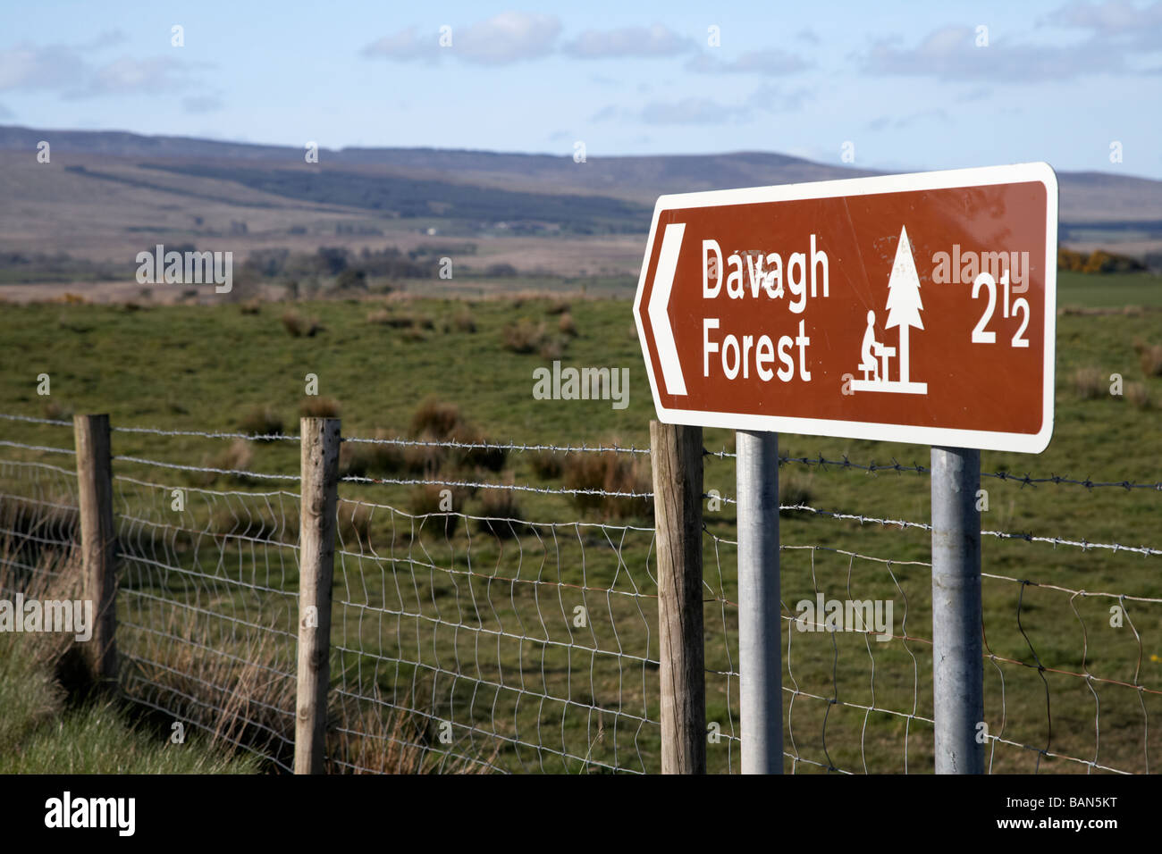 Wegweiser für Davagh Wald im Bereich Sperrins ein Creagan Grafschaft Tyrone nördlichen Irelnad uk Stockfoto