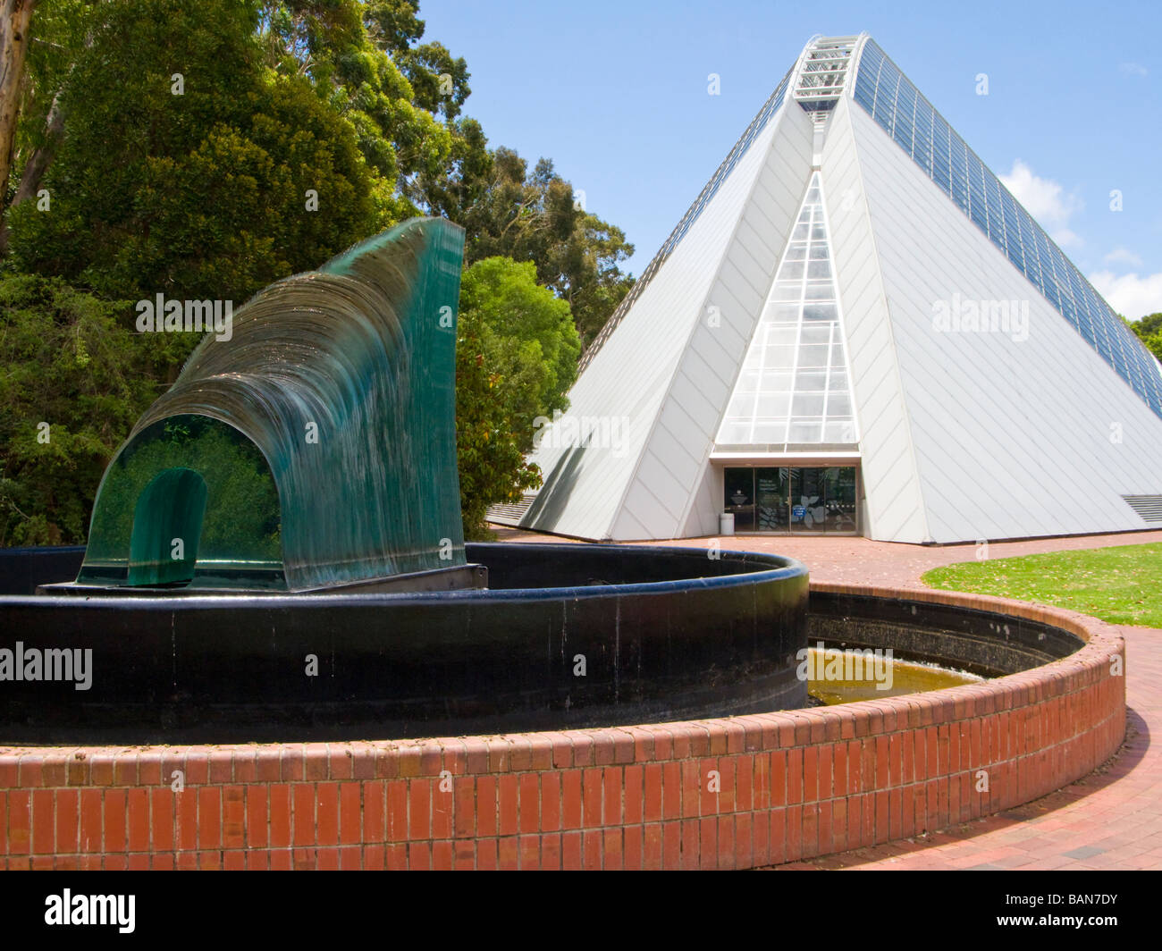 Das Glashaus und Skulptur Adelaide Botanic Gardens South Australia Stockfoto