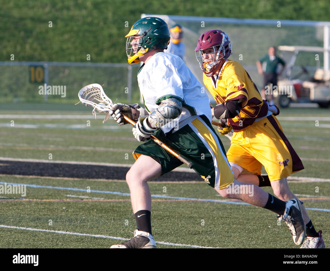 Ein Nachmittag Varsity Highschool Boys Lacrosse Spiel. Stockfoto