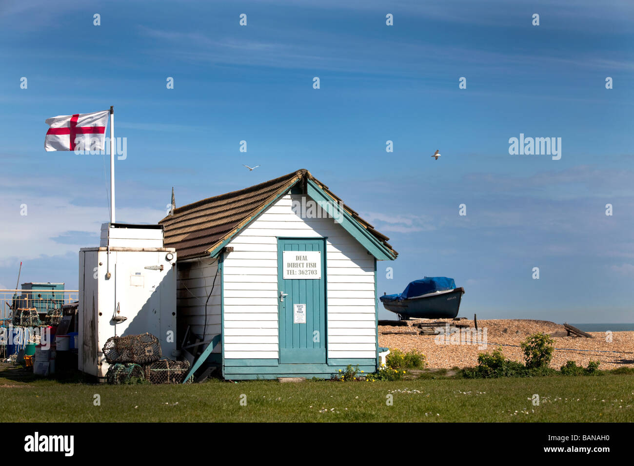 Fischers Strandhütte und Boot auf Südostküste Englands Stockfoto