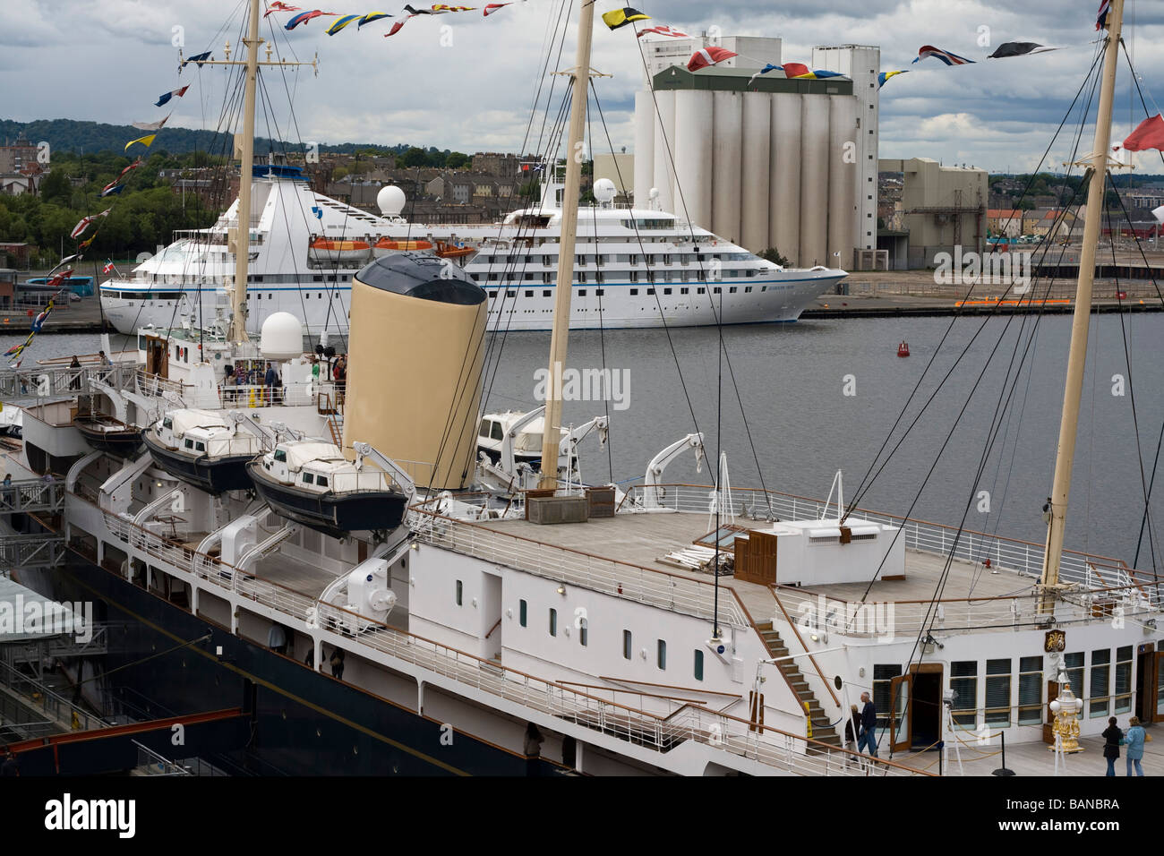 Ihrer Majestät Yacht HMY Britannia Ausstellung Schiff am Ocean Terminal, Leith, Edinburgh, Schottland. Stockfoto